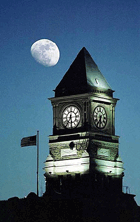 USA : The moon is bright in Monday night's over the Schuylkill County Courthouse, Pottsville, Pa. On Thursday, a day before full moon- a total lunar eclipse is expected, visible above virtually all North and South America.
