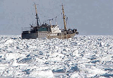 A Russian freighter is stranded amidst floating ice spreading over about 80 km along the Sea of Okhotsk, off the shore of Hokkaido, Japan’s nothernmost main island on Friday afternoon. The vessel is one of five stranded Russian freighters in the area. Six patrol boats from the Maritime Safety Agency are trying to help the freighters