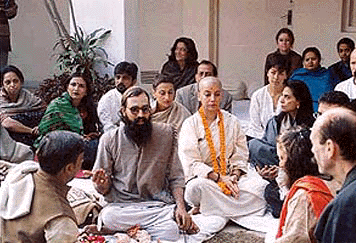 Shabana Azmi, Deepa Mehta and other unit members at the mahurat-cum-puja of “Water” in Varanasi