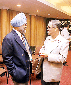 Planning Commission member Montek Singh Ahluwalia conferring with Infosys chief Narayan Murthy on the sidelines of "Nasscom 2000 India" in Mumbai on Thursday. — PTI