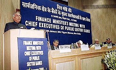 Finance Minister Yashwant Sinha addressing chief executives of public sector banks in New Delhi on Wednesday. — PTI 