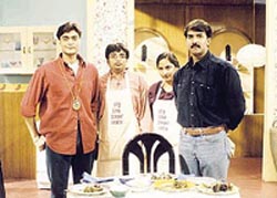 Anchor Khan with a family in Star Sunday Lunch.