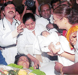 Union Minister of State for Women and Child Development Sumitra Mahajan with the billionth child Aastha and her mother Anjana Arora at Safdarjung Hospital in New Delhi on Thursday