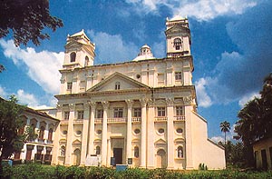 The Church of St. Cajetan, modelled on St. Peter’s Church in Rome, was built in the 17th century