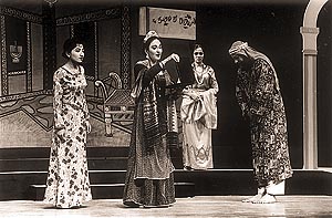 A scene from Yahudi Ki Ladki directed by Nadira Babbar