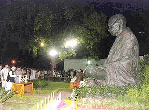 Vice-President Krishan Kant and Lok Sabha Speaker G.M.C. Balayogi lighting the candles on the occasion of "Kargil Vijay Divas" at Parliament House in New Delhi on Wednesday night