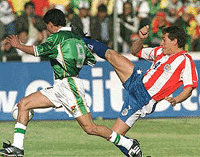 Defender Carlos Gamarra (R) of the Paraguay national soccer team battles for the ball with Joaquin Botero of Bolivia during their sixth qualifying match for the 2002 World Cup, in the Hernando Siles Stadium in La Paz, on Thursday.  Reuters