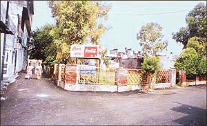 The municipal park in Ghumar Mandi which has become a bone of contention between the residents and shopkeepers.  Photo by Inderjeet Verma
