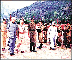 J&K Chief Minister Farooq Abdullah and state Home Minister Mushtaq Ahmad Lone inspect the guard of honour at the J&K Police Command at Baramulla in North Kashmir.  photo by Amin War