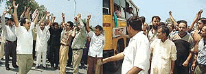 Shiv Sainiks protests against the killing of pilgrims in Pahlgam, in Ludhiana on Thursday