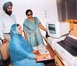 Punjab Housing and Urban Development Minister Upinderjit Kaur inaugurates computerised single window service at the PUDA complex in Ludhiana on Friday.  Photo by Inderjeet Verma