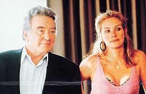 Julia Roberts and Albert Finney in Erin Brockovich