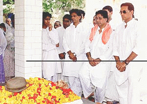 Three Amarnaths  Rajinder, Surender and Mohinder at the funeral of their father, first Indian cricket team captain Lala Amarnath, at cremation ground in New Delhi on Sunday
