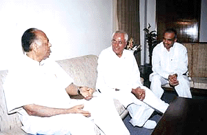 The Deputy Chairman of the Planning Commission, Mr K.C. Pant, and the Haryana Chief Minister, Mr Om Prakash Chautala, finalise Haryanas Annual Plan for 2000-2001 at a meeting in New Delhi on Monday. Haryanas Finance Minister, Prof Sampat Singh, is also seen in the picture
