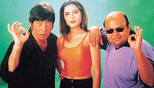 Dalnaaz with Shakti Kapoor & Saurabh Shukla in Colgate Top Ten