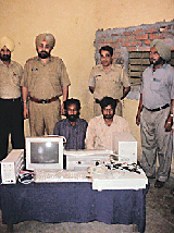 The anti-goonda staff with the accused and the equipment used for making fake currency.