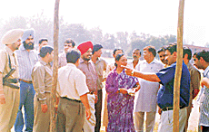 Mr Kuldeep Singh, SDM, along with Mrs Inderjeet Gill Vashist, Principal, Government College for Women