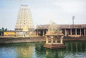 The Sivaganga tank at Ekamara Natha Temple. 