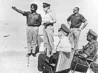 Maj K.S. Chandpuri briefing Britains CIGS, Field Marshall Carver, on the Longewala Battle at Longewala in the Rajasthan sector.