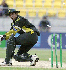 Pakistans Azhar Mahmood is bowled by New Zealands Daryl Tuffey (not in picture) during the third one-day international in Wellington on Thursday. 
