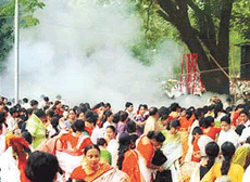 Bangladeshis run for cover after a bomb blast at Dhakas Ramna Park on Saturday. 