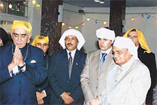Prime Minister Atal Behari Vajpayee with Cabinet colleagues at a gurdwara in Teheran