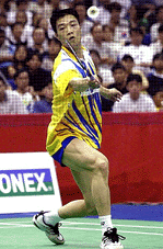 China's Chen Hong plays to South Korea's Lee Hyun-il in the men's singles final of the Asia Cup in Singapore on Sunday. 