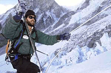 Erik Weihenmayer (32) of Golden, Colo, holds a rope as he climbs Mount Everest. Weihenmayer became the first blind person to reach the 29, 035 foot summit and Sherman Bull, a 64-year-old physician from New Canaan, Conn., became the oldest man to climb the world's tallest mountain.