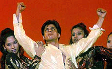 Bollywood actor Shahrukh Khan performing a dance at a Sansui viewers choice movie awards function held in New Delhi on Saturday.