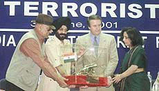 Wife of Pradeep Bhatia, Photo-Journalist who was killed in a bomb blast at Srinagar last year, recieving an award from All India Anti-Terrorist Front at a function held in New Delhi on Sunday.