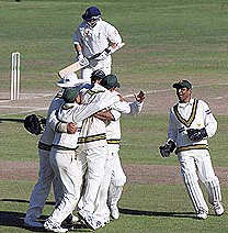 Pakistan players celebrate after beating England on the final day of the second Test at Old Trafford on Monday.