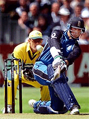 Englands batsman Marcus Trescothick (R) plays a ball by Australias Andrew Symonds in front of Australias wicketkeeper Adam Gilchrist during their one-day triangular match in Bristol on Sunday.
