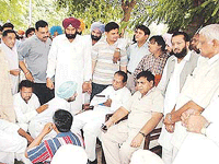 AICC observer Yogendra Makwana interacts with Congress functionaries at Circuit House in Ludhiana on Tuesday. 