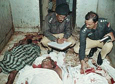 Pakistani police investigate a firing incident in Multan city, 600 miles (960 km) north of the port city of Karachi late June 14, 2001. 