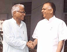 Samata Party leader George Fernandes with centre's interlocutor K. C. Pant to discuss Kadhmir issue in New Delhi on Monday.