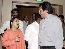 Union Minister for Sports and Youth Affairs Uma Bharti with famous cine-star-turned-politician Vinod Khanna.