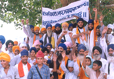 Members of Jathe Bhinderan and other religious leaders hold a rally at Talwandi Sabo on Thursday for the removal of Giani Kewal Singh from the post of Jathedar, Takht Damdama Sahib. 