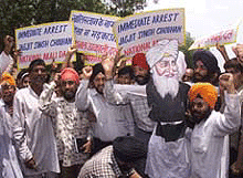 Activists of the National Akali Dal demonstrating in New Delhi on Friday demanding the arrest of top Khalistan ideologue Jagjit Singh Chohan.