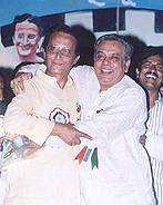 Senior BJP leader and Union Minister Tapan Sikdar hugging Trinamool congress dissident leader Ajit Panja, who organised a parallel convention of the party in Kolkata on Saturday. 