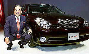 Toyota Motor Corp President Fujio Cho poses with the company's new Verossa luxury sedan at a launching in Tokyo on Friday.