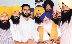 The acting President of the Sarb Hind Shiromani Akali Dal, Mr Surjan Singh Thekedar, being honoured at a meeting of the youth wing of the party in Civil Lines, Ludhiana.