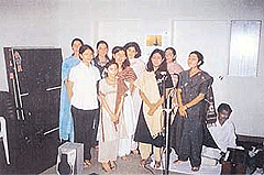 Indian girls singing vande matram at a reception in Pakistan