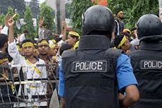 Bangladesh police barricade several hundred students and opposition supporters near the presidential palace 'Bangabhaban' in Dhaka on Saturday. 