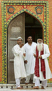 Priests at the shrine of Sufi Saint Khwaja Moinuddin Chisty in Ajmer, wait for the arrival of Pakistan's General Pervez Musharraf who subsequently cancelled his visiton Monday. 