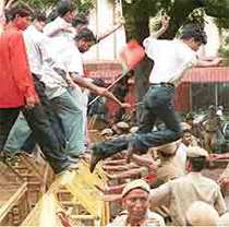 Activists of the Samajwadi Party demonstrating at Jantar Mantar.