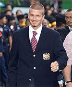 Manchester United star David Beckham walks past Thai fans upon his arrival at a hotel in Bangkok on Friday.