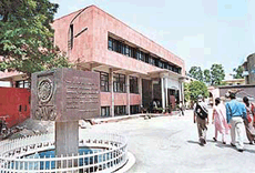 The newly built administrative block, Shaurya Bhavan, in DAV College, Sector 10