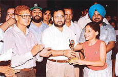 A participant receives a prize.