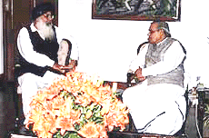 Punjab Chief Minister Parkash Singh Badal discusses farmers issues with Prime Minister Atal Behari Vajpayee.