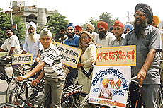 The All-India Pingalwara Society took out a unique awareness rally on cycles and tongas